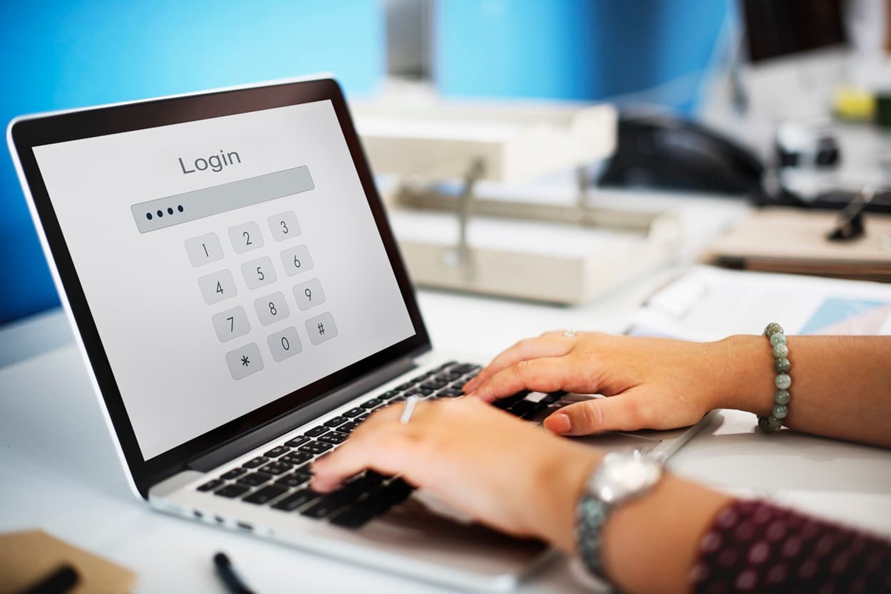 Sua Senha, Sua Identidade Digital: Por que o Compartilhamento é um Risco?
